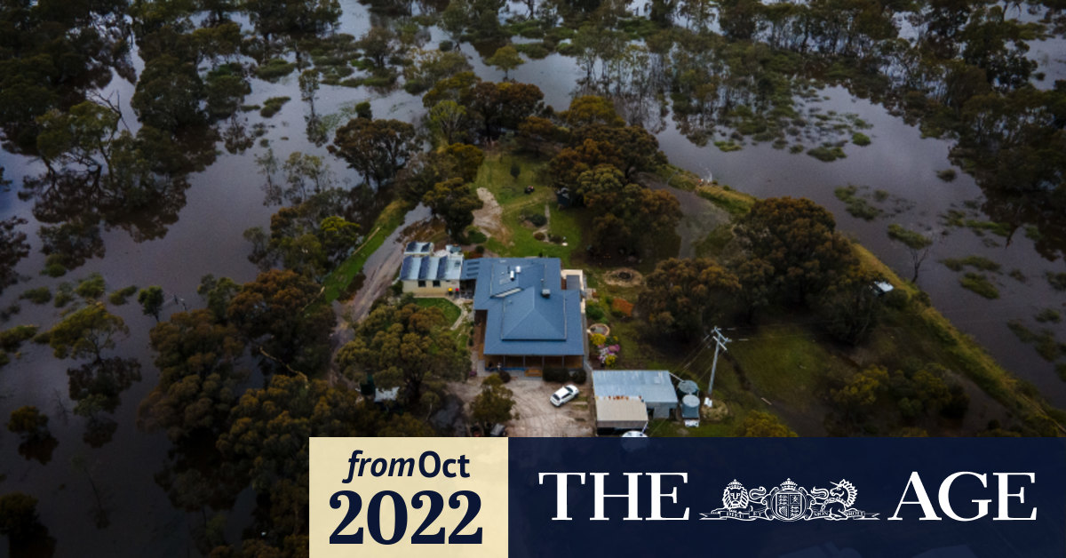 Victoria floods Couple bunker down near Kerang as Loddon River rises
